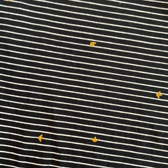 White and navy blue t-shirt *Bundle 3/15$* - Picture 2 of 4